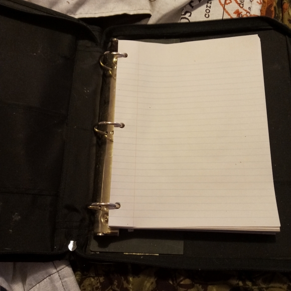 Five Star Binder with 152 loose leave paper - Picture 2 of 2